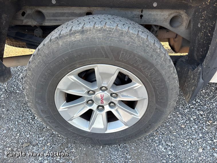 image for item ET7253 2015 GMC Sierra 1500 Double Cab pickup truck