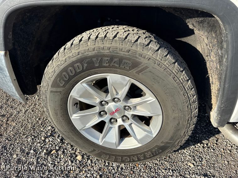 image for item ET7253 2015 GMC Sierra 1500 Double Cab pickup truck