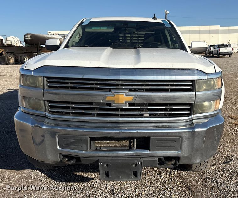 image for item ET7254 2015 Chevrolet Silverado 2500HD Crew Cab pickup truck