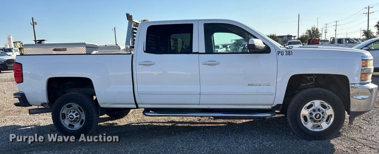 image for item ET7254 2015 Chevrolet Silverado 2500HD Crew Cab pickup truck