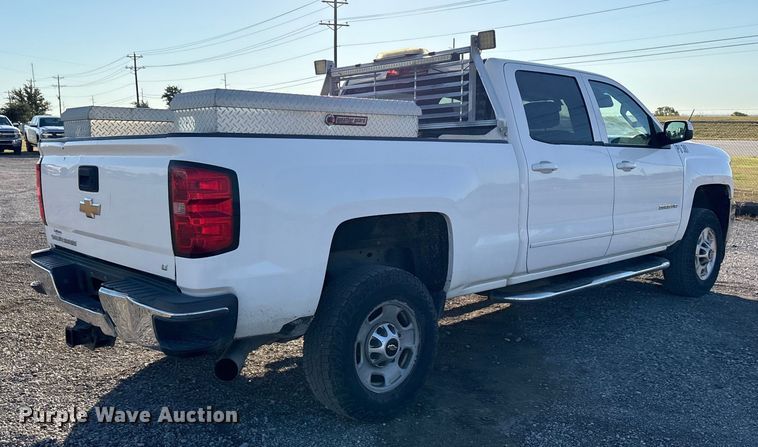 image for item ET7254 2015 Chevrolet Silverado 2500HD Crew Cab pickup truck