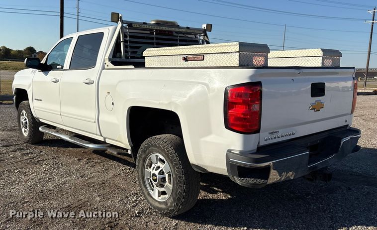image for item ET7254 2015 Chevrolet Silverado 2500HD Crew Cab pickup truck