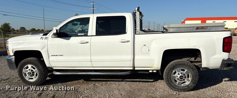 image for item ET7254 2015 Chevrolet Silverado 2500HD Crew Cab pickup truck