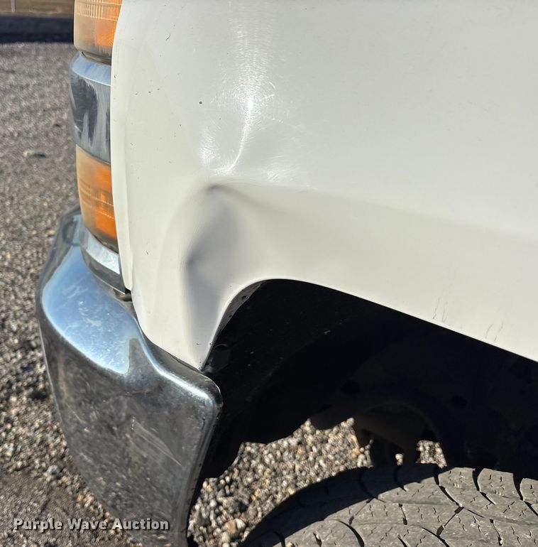 image for item ET7254 2015 Chevrolet Silverado 2500HD Crew Cab pickup truck