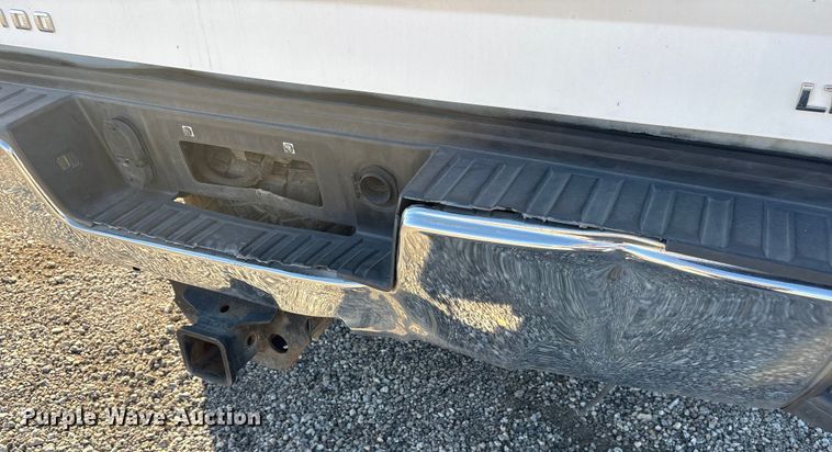 image for item ET7254 2015 Chevrolet Silverado 2500HD Crew Cab pickup truck