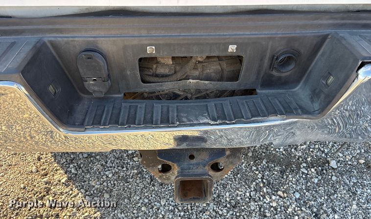 image for item ET7254 2015 Chevrolet Silverado 2500HD Crew Cab pickup truck