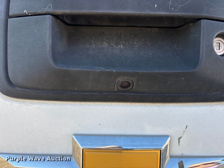 image for item ET7254 2015 Chevrolet Silverado 2500HD Crew Cab pickup truck