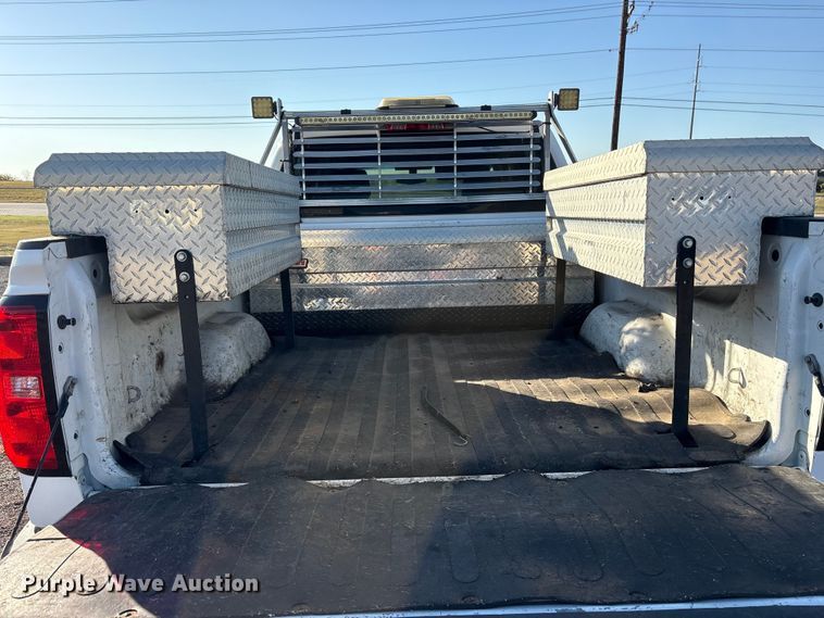 image for item ET7254 2015 Chevrolet Silverado 2500HD Crew Cab pickup truck