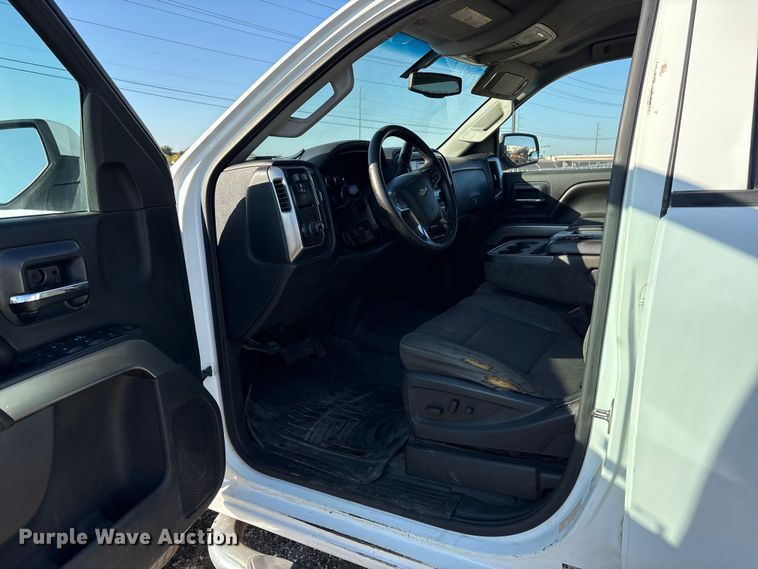 image for item ET7254 2015 Chevrolet Silverado 2500HD Crew Cab pickup truck