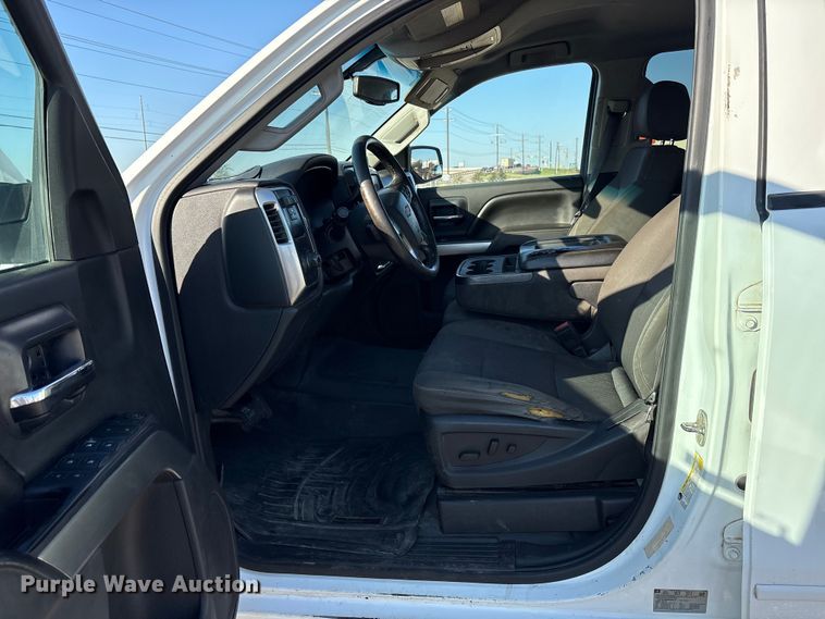 image for item ET7254 2015 Chevrolet Silverado 2500HD Crew Cab pickup truck