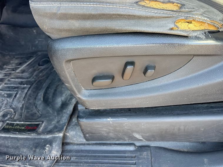 image for item ET7254 2015 Chevrolet Silverado 2500HD Crew Cab pickup truck