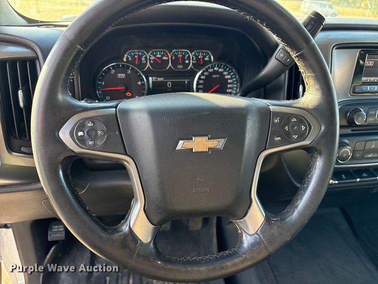 image for item ET7254 2015 Chevrolet Silverado 2500HD Crew Cab pickup truck