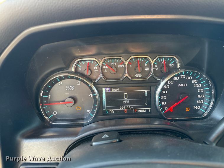 image for item ET7254 2015 Chevrolet Silverado 2500HD Crew Cab pickup truck