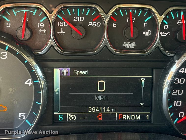 image for item ET7254 2015 Chevrolet Silverado 2500HD Crew Cab pickup truck