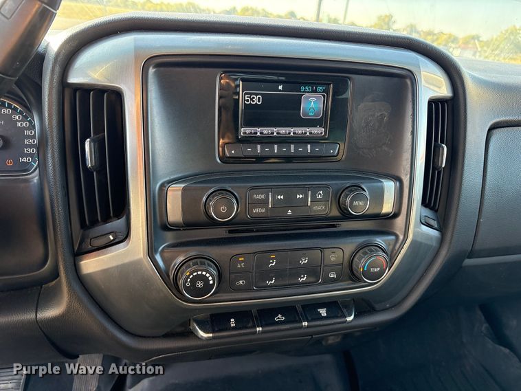 image for item ET7254 2015 Chevrolet Silverado 2500HD Crew Cab pickup truck