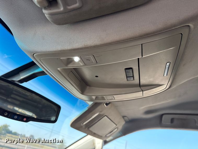 image for item ET7254 2015 Chevrolet Silverado 2500HD Crew Cab pickup truck