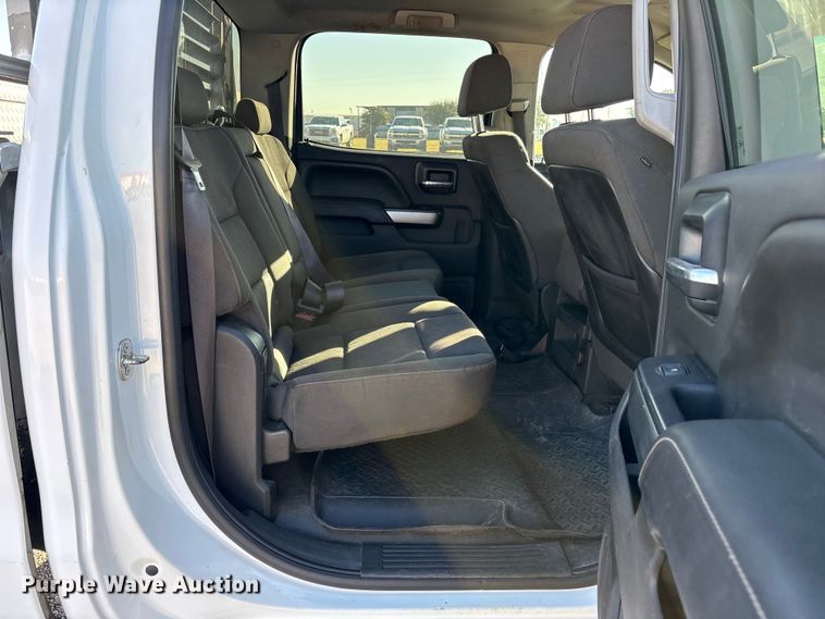 image for item ET7254 2015 Chevrolet Silverado 2500HD Crew Cab pickup truck