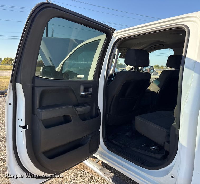 image for item ET7254 2015 Chevrolet Silverado 2500HD Crew Cab pickup truck