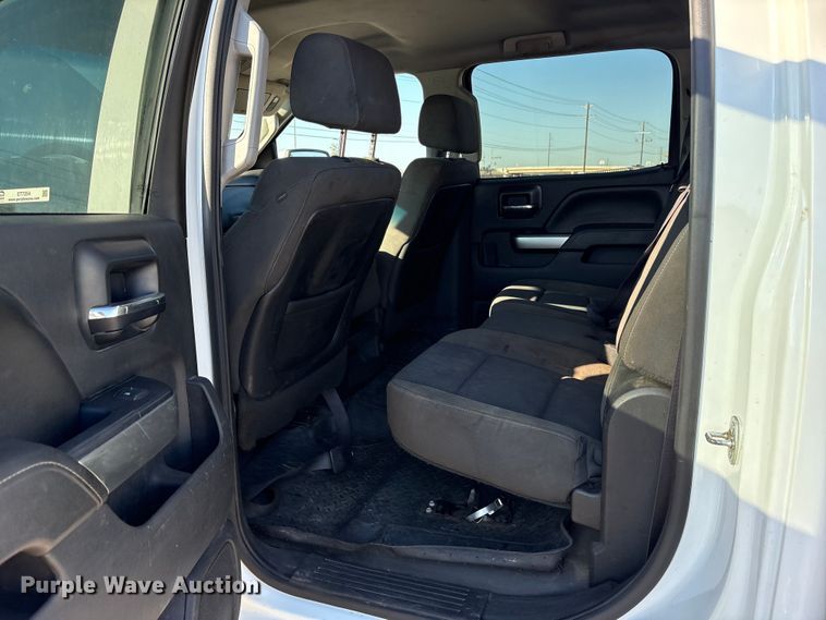 image for item ET7254 2015 Chevrolet Silverado 2500HD Crew Cab pickup truck