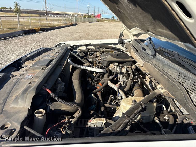 image for item ET7254 2015 Chevrolet Silverado 2500HD Crew Cab pickup truck