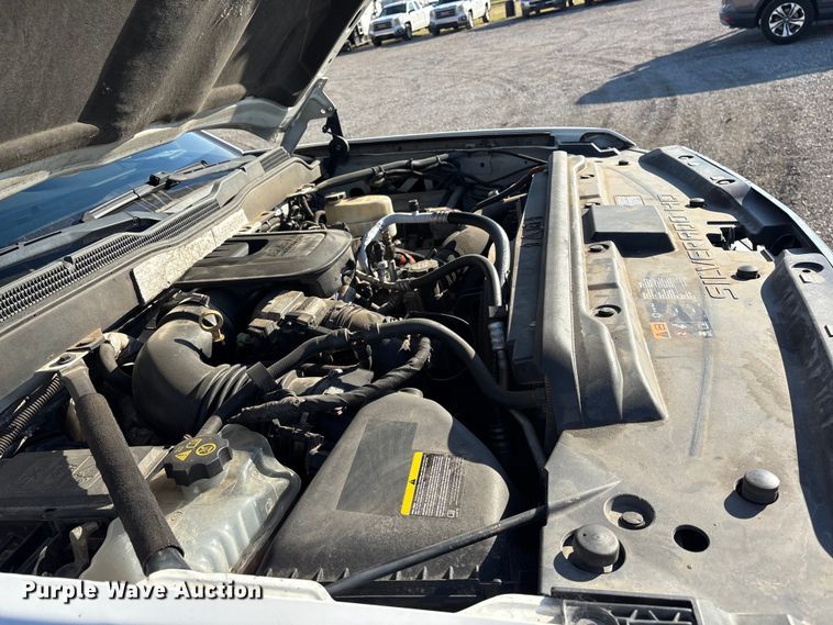 image for item ET7254 2015 Chevrolet Silverado 2500HD Crew Cab pickup truck