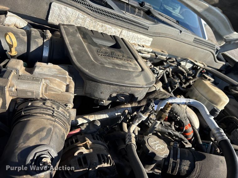 image for item ET7254 2015 Chevrolet Silverado 2500HD Crew Cab pickup truck