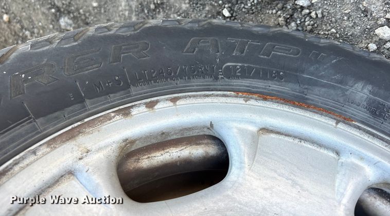 image for item ET7254 2015 Chevrolet Silverado 2500HD Crew Cab pickup truck