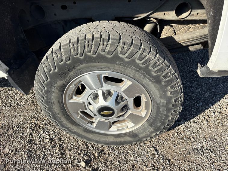 image for item ET7254 2015 Chevrolet Silverado 2500HD Crew Cab pickup truck