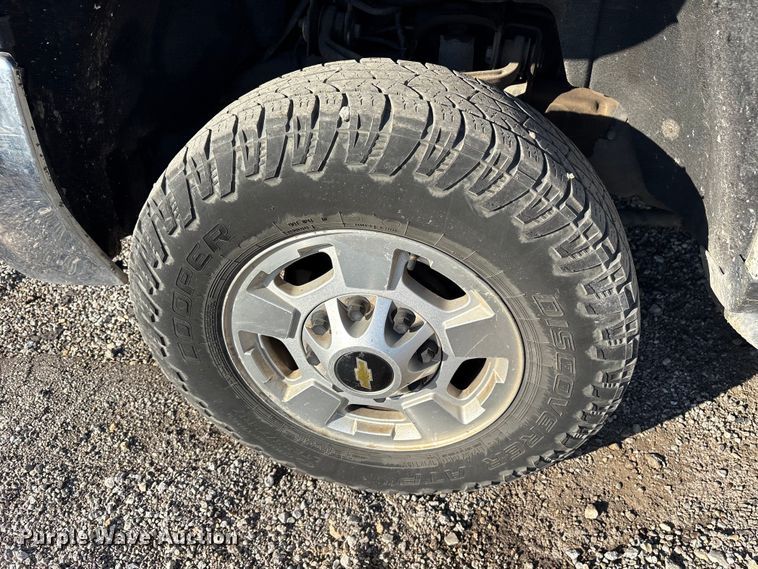 image for item ET7254 2015 Chevrolet Silverado 2500HD Crew Cab pickup truck