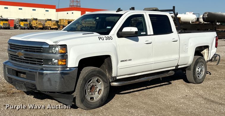 image for item ET7255 2015 Chevrolet Silverado 2500HD Crew Cab pickup truck