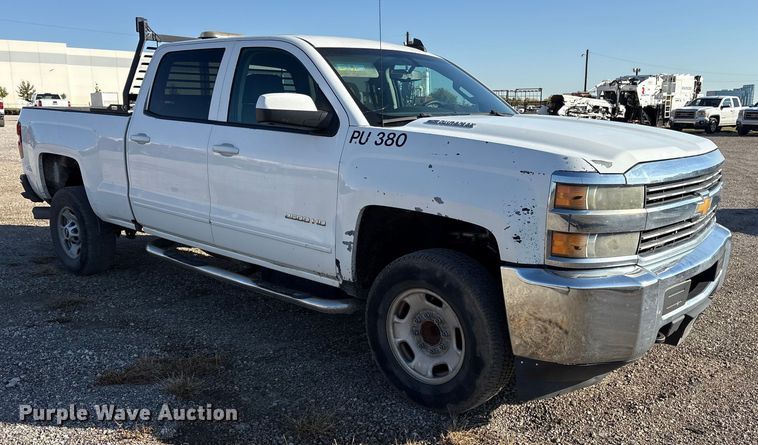 image for item ET7255 2015 Chevrolet Silverado 2500HD Crew Cab pickup truck