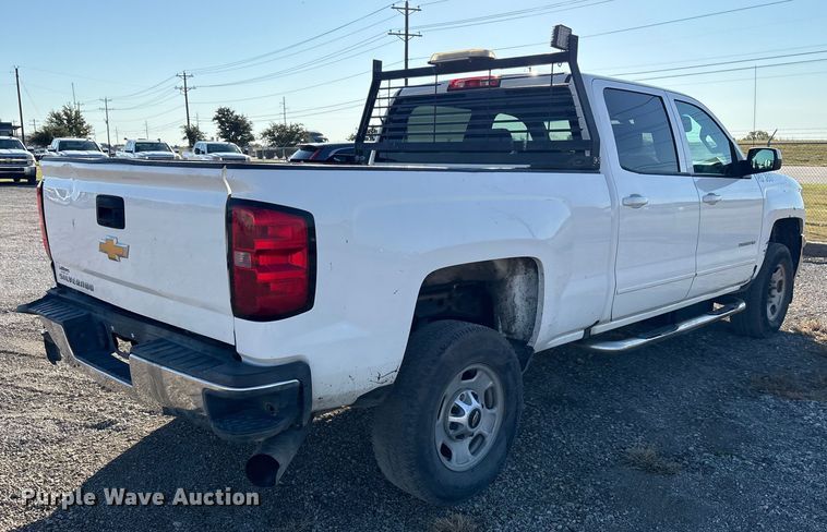 image for item ET7255 2015 Chevrolet Silverado 2500HD Crew Cab pickup truck