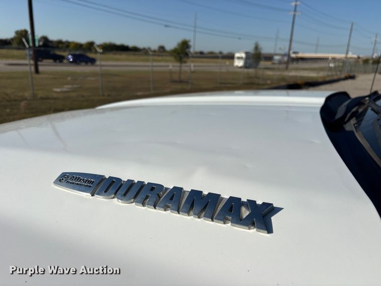 image for item ET7255 2015 Chevrolet Silverado 2500HD Crew Cab pickup truck