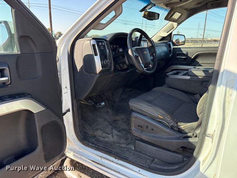 image for item ET7255 2015 Chevrolet Silverado 2500HD Crew Cab pickup truck