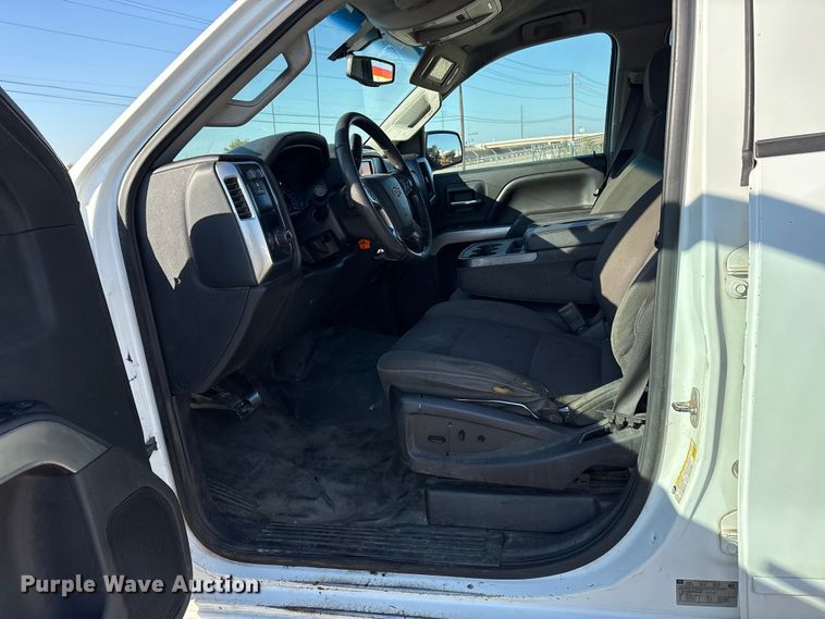 image for item ET7255 2015 Chevrolet Silverado 2500HD Crew Cab pickup truck