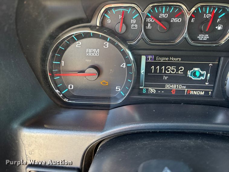 image for item ET7255 2015 Chevrolet Silverado 2500HD Crew Cab pickup truck