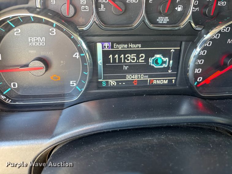 image for item ET7255 2015 Chevrolet Silverado 2500HD Crew Cab pickup truck