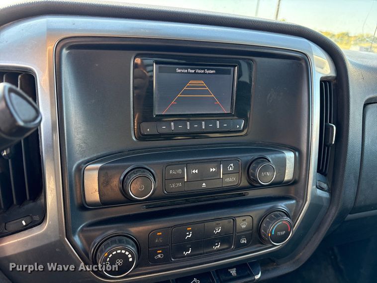 image for item ET7255 2015 Chevrolet Silverado 2500HD Crew Cab pickup truck