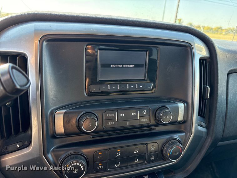 image for item ET7255 2015 Chevrolet Silverado 2500HD Crew Cab pickup truck