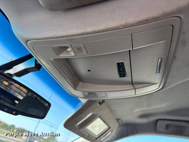 image for item ET7255 2015 Chevrolet Silverado 2500HD Crew Cab pickup truck