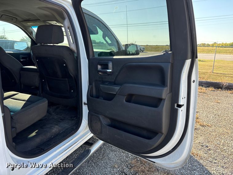 image for item ET7255 2015 Chevrolet Silverado 2500HD Crew Cab pickup truck