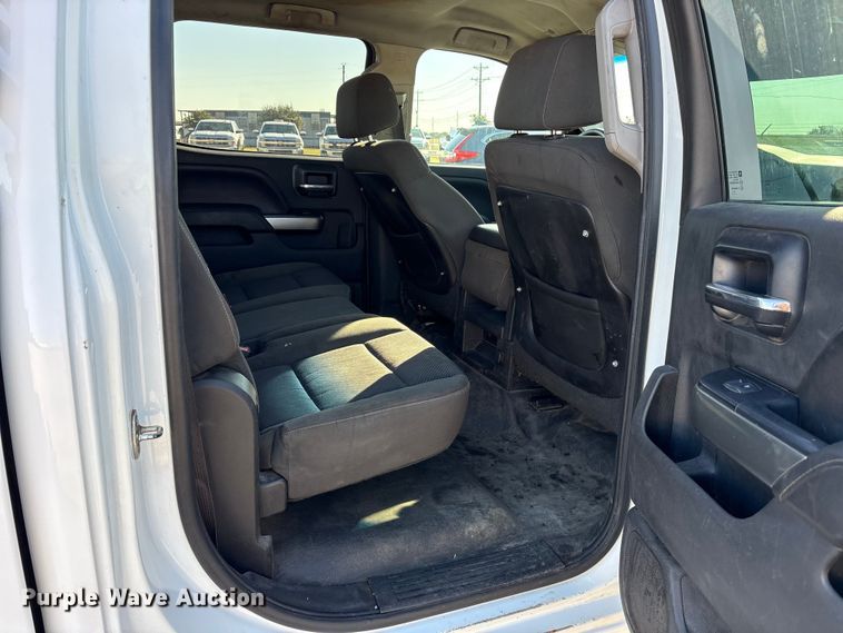 image for item ET7255 2015 Chevrolet Silverado 2500HD Crew Cab pickup truck