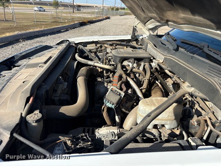 image for item ET7255 2015 Chevrolet Silverado 2500HD Crew Cab pickup truck