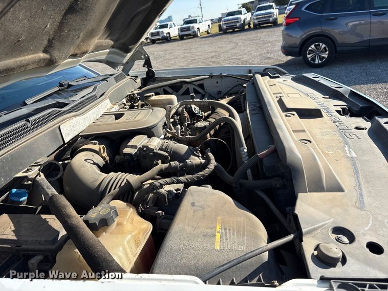 image for item ET7255 2015 Chevrolet Silverado 2500HD Crew Cab pickup truck