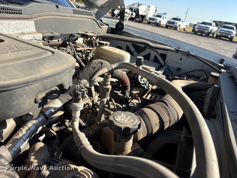 image for item ET7255 2015 Chevrolet Silverado 2500HD Crew Cab pickup truck