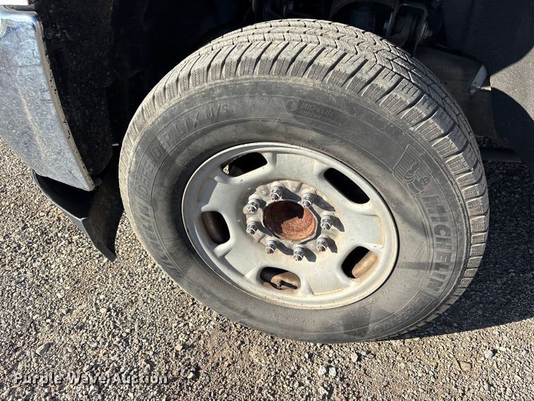 image for item ET7255 2015 Chevrolet Silverado 2500HD Crew Cab pickup truck