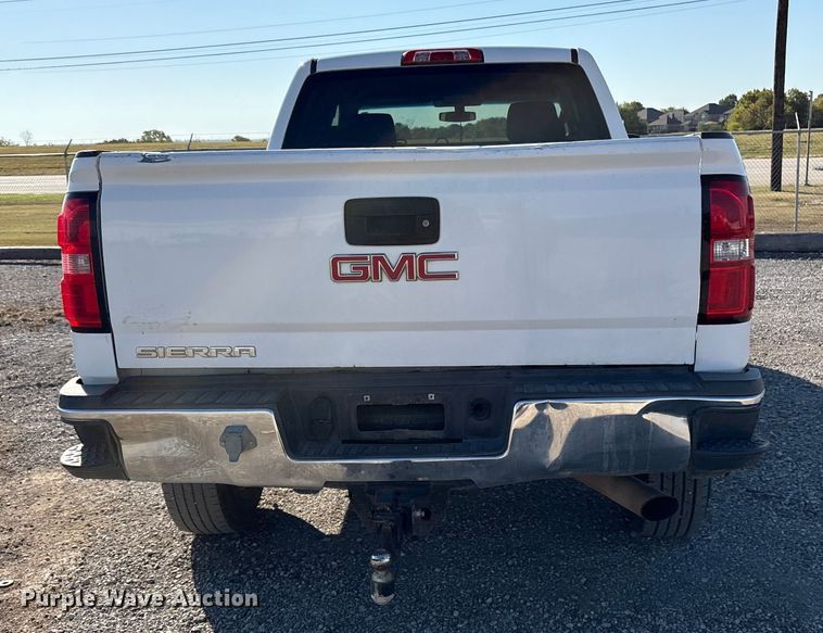 image for item ET7256 2015 GMC Sierra 2500HD Double Cab pickup truck