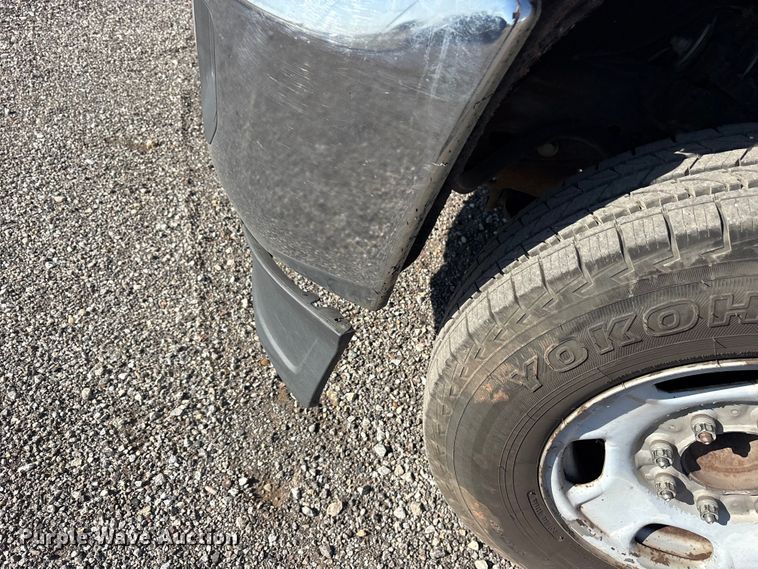 image for item ET7256 2015 GMC Sierra 2500HD Double Cab pickup truck