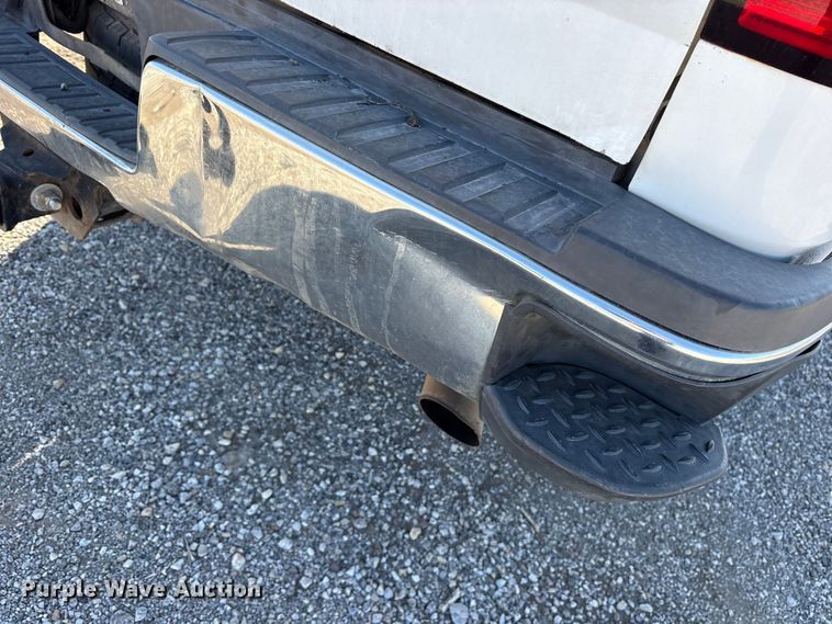 image for item ET7256 2015 GMC Sierra 2500HD Double Cab pickup truck