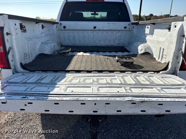 image for item ET7256 2015 GMC Sierra 2500HD Double Cab pickup truck